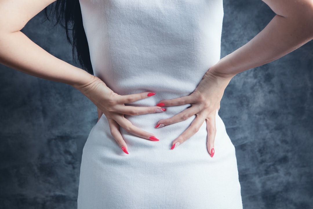 Cum să tratezi durerile menstruale fără a apela mereu la pastile